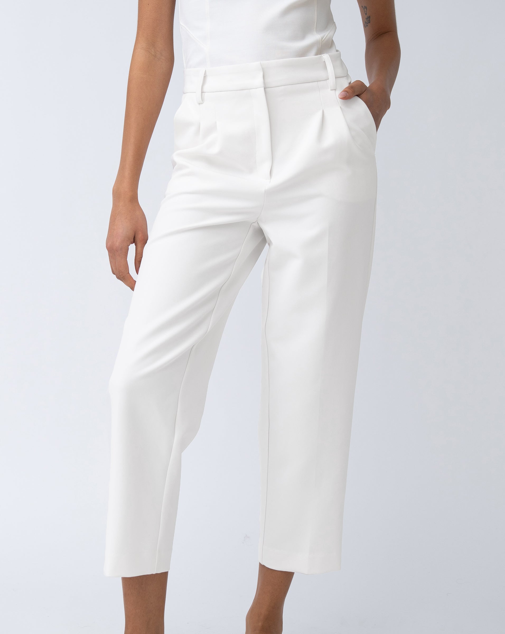 FINAL SALE - Cropped Pleated Trouser